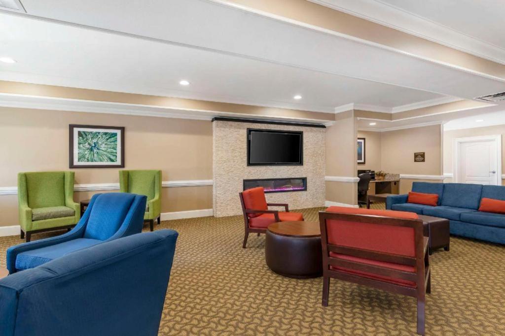Comfort Inn & Suites Tifton Buitenkant foto