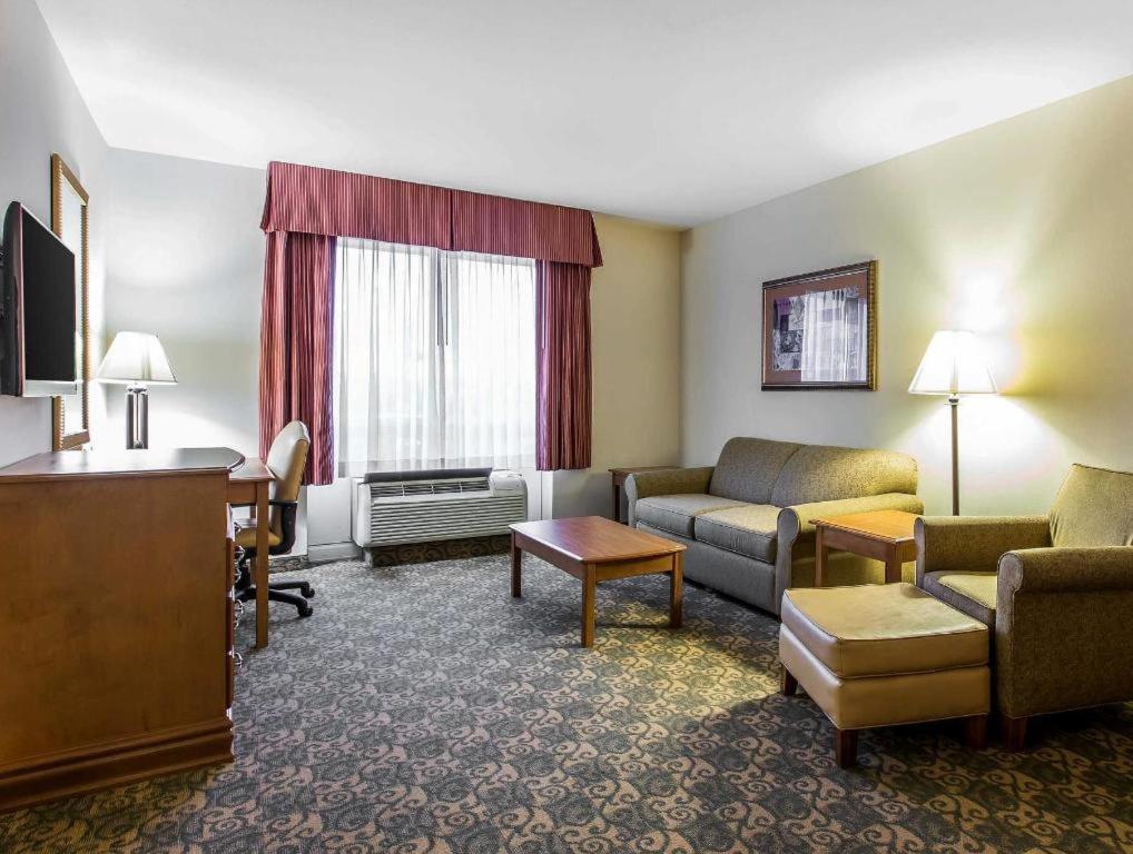 Comfort Inn & Suites Tifton Buitenkant foto